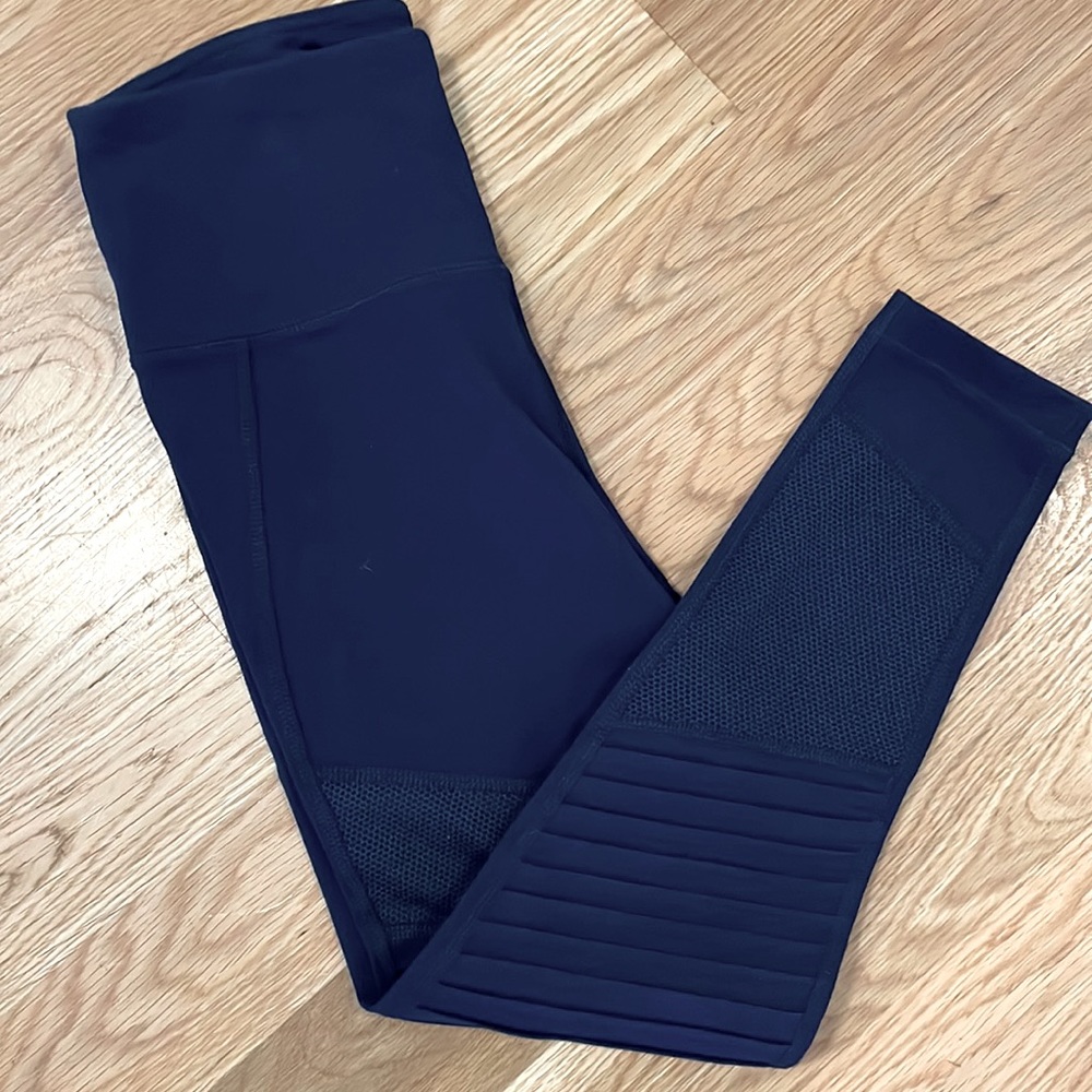 Reebok High Waist Tight Fit Leggings with Mesh Size XS NWT's